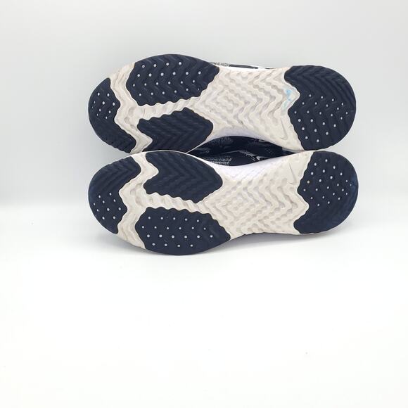 Nike Odyssey React 2 Flyknit Floral Black White AV6258-001 women's size 8.5 - Picture 5 of 9